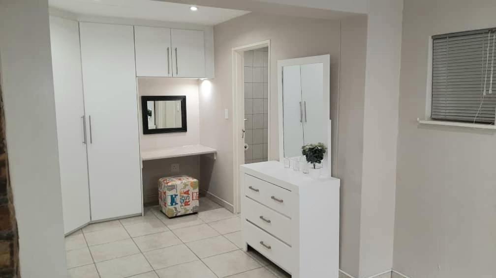 Feather Self Catering Accommodation 빈트후크 외부 사진