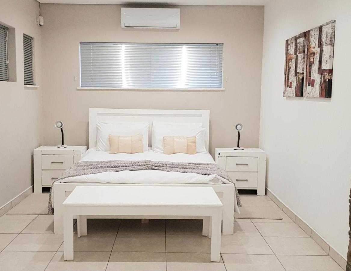 Feather Self Catering Accommodation 빈트후크 외부 사진